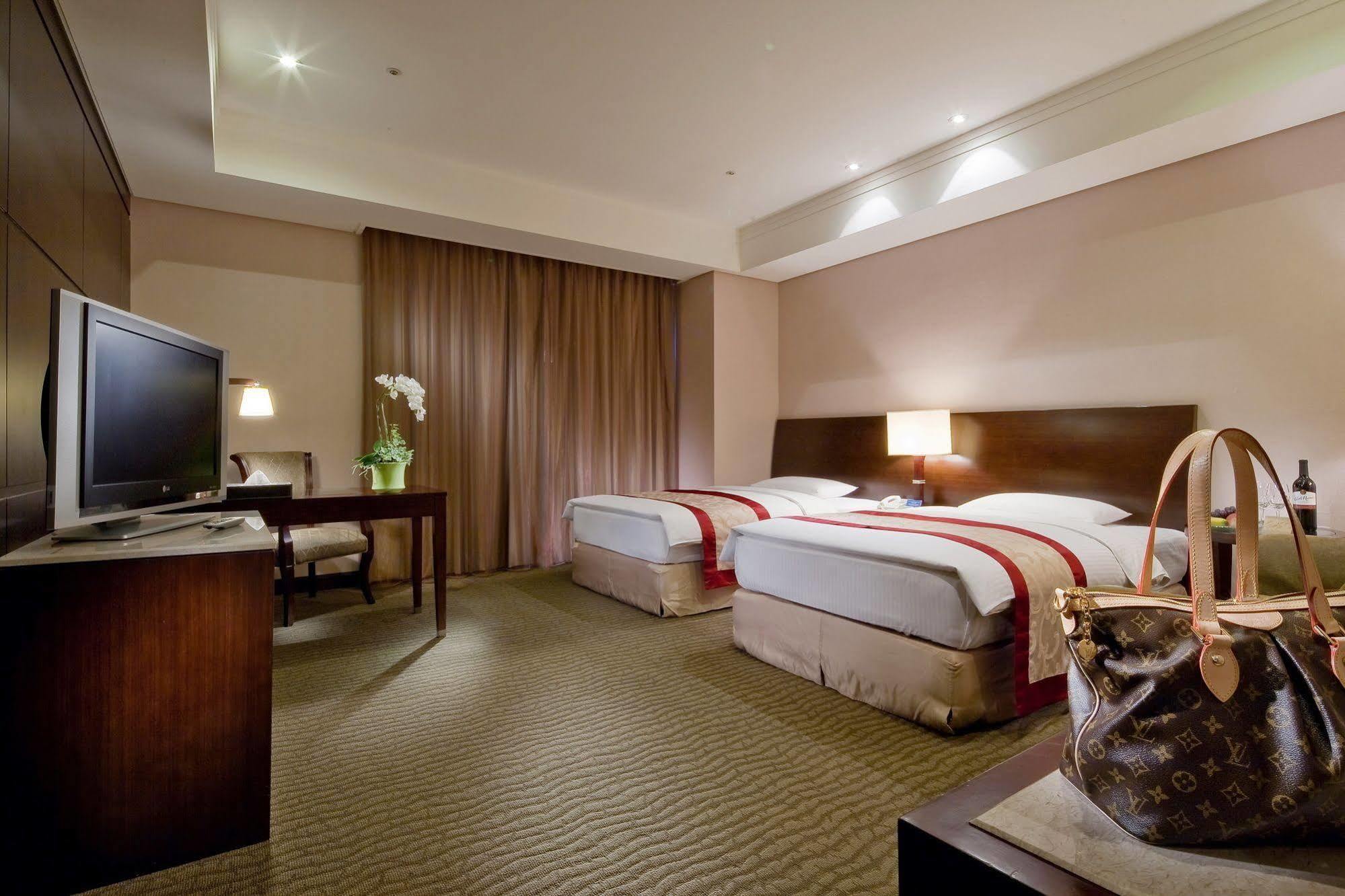 Queena Plaza Hotel Ταϊνάν Εξωτερικό φωτογραφία