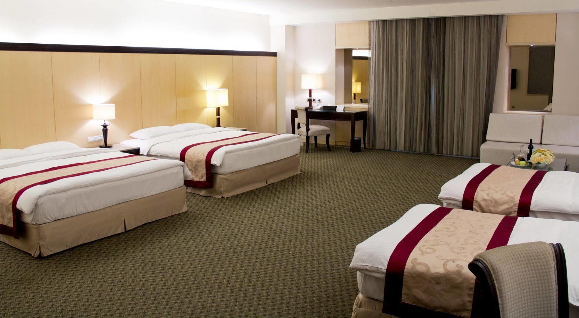 Queena Plaza Hotel Ταϊνάν Εξωτερικό φωτογραφία