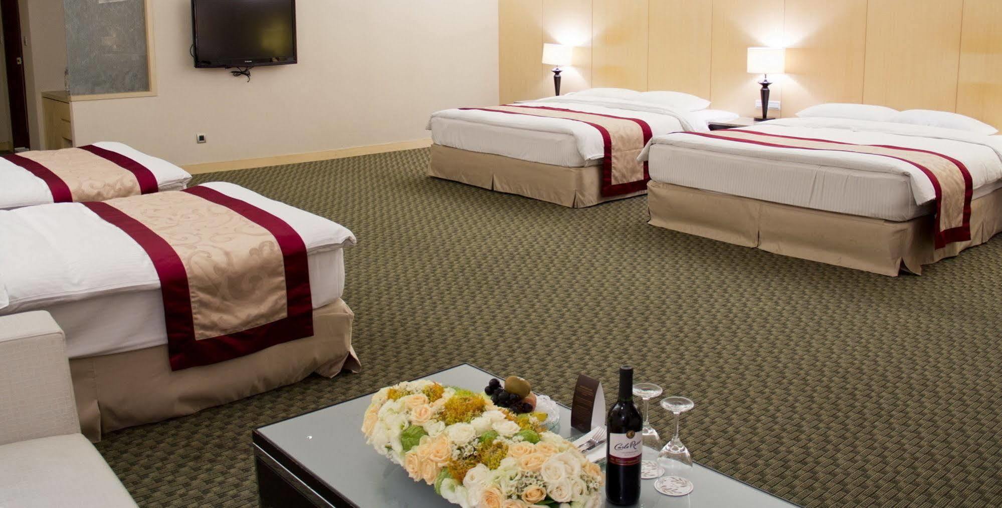 Queena Plaza Hotel Ταϊνάν Εξωτερικό φωτογραφία